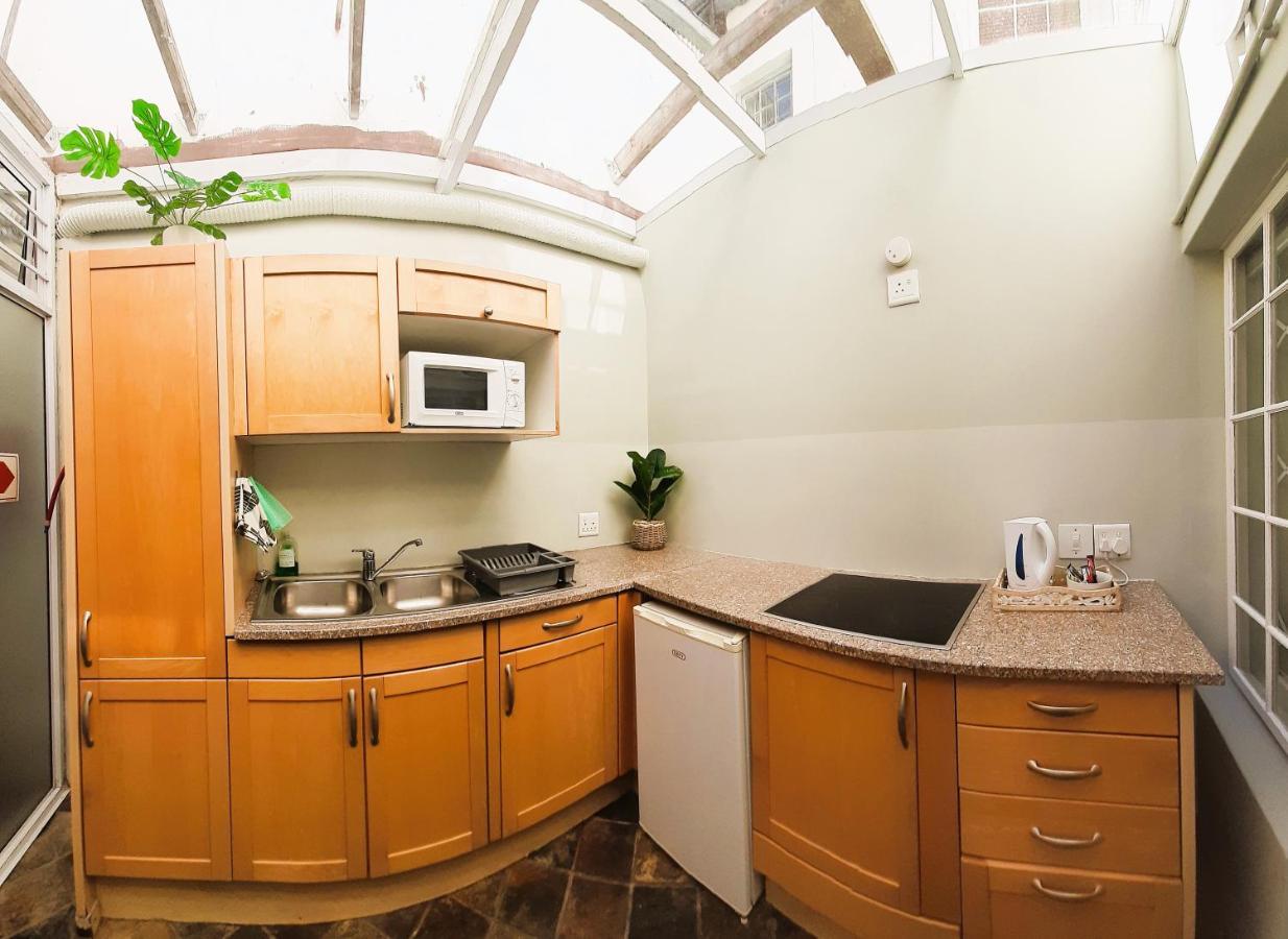 The Greenhouse Guesthouse Кейптаун Екстериор снимка